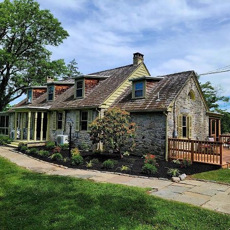 Downingtown Manor - 1900S Farmhouse With Creek Views Bagian luar foto