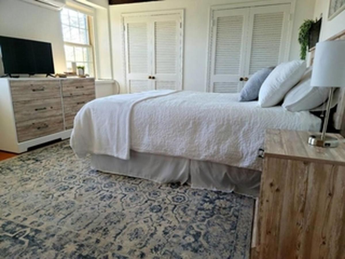 Downingtown Manor - 1900S Farmhouse With Creek Views Bagian luar foto
