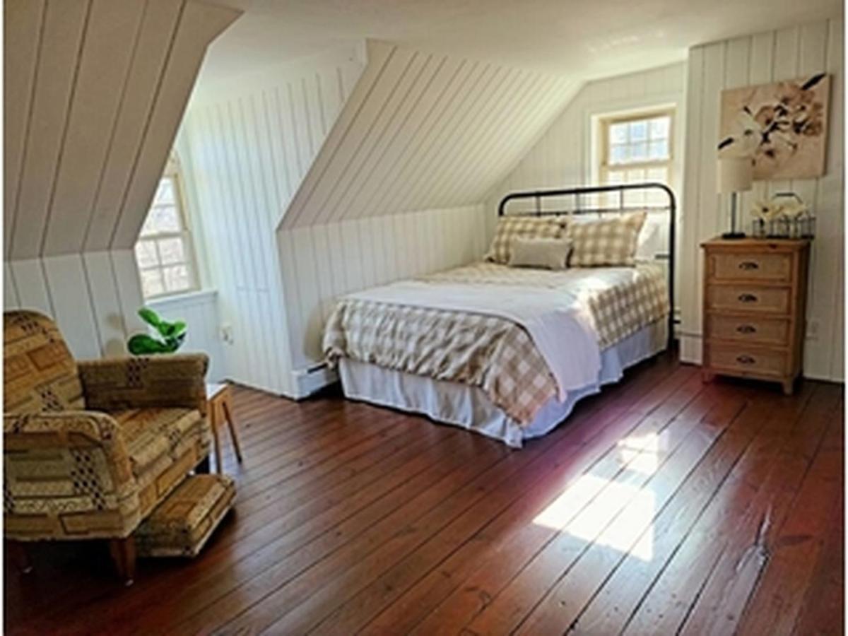 Downingtown Manor - 1900S Farmhouse With Creek Views Bagian luar foto